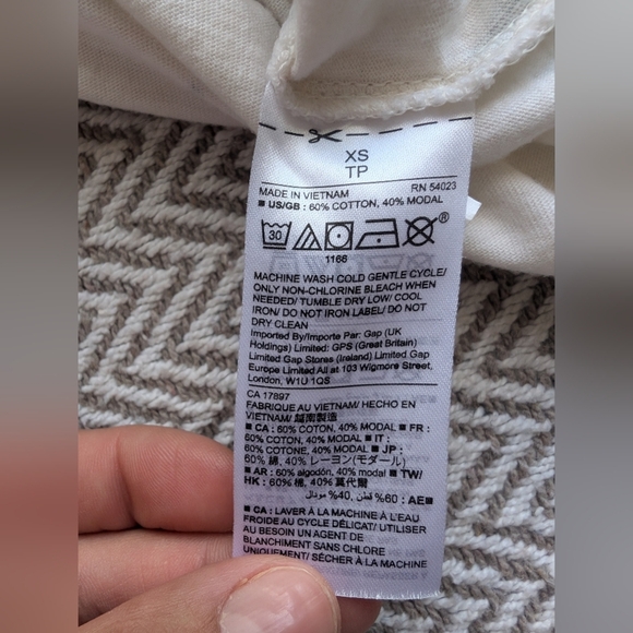 GAP Women's Cream Favorite Cactus Print Top Like New - Picture 6 of 6